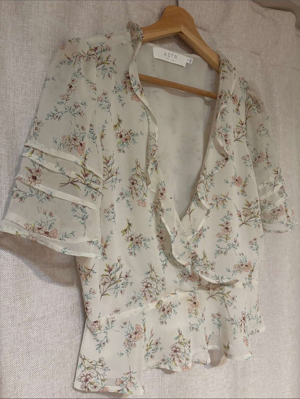 ASTR Cream Floral Ruffle Top - Picture 3 of 4